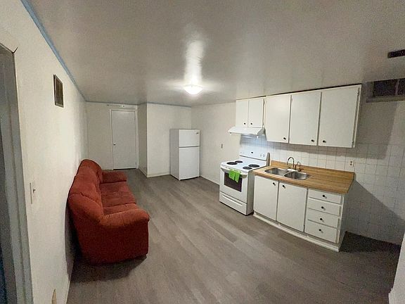 3rd image of 153 Cimmaron St #Basement