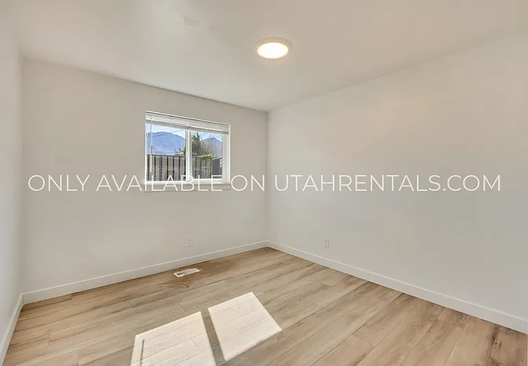 1535 S 450th St E — Photo 8