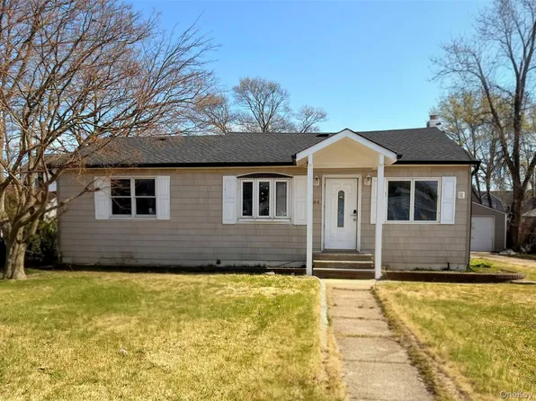284 15th Street, West Babylon, NY 11704