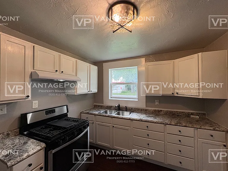 1219 Marshall Ave — Photo 5