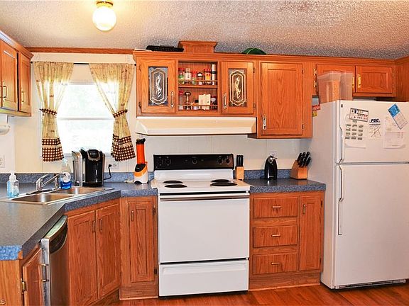 4th image of 121 Forest Manor Dr
