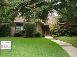 101 Lamp Lighter Ct, Azle, TX 76020