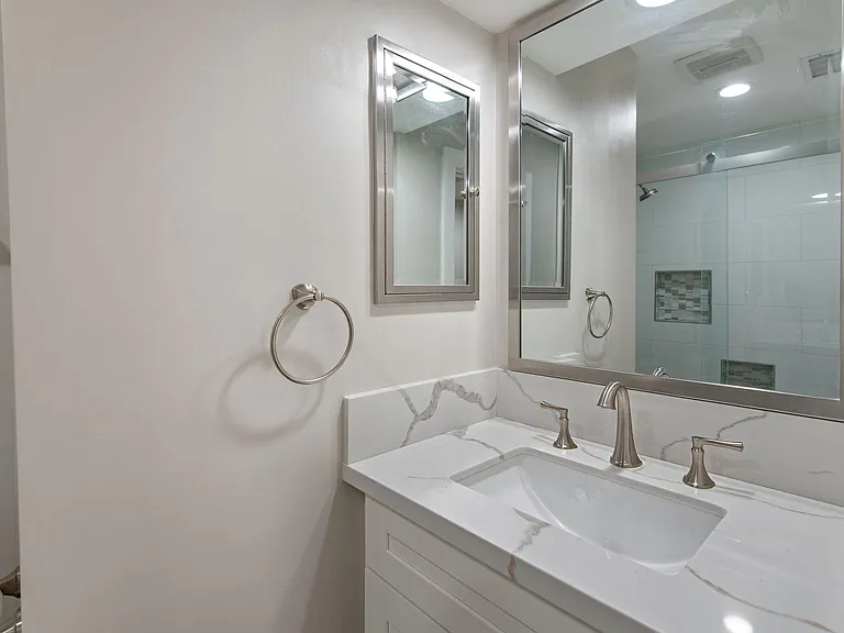 10624 Bloomfield St — Photo 17