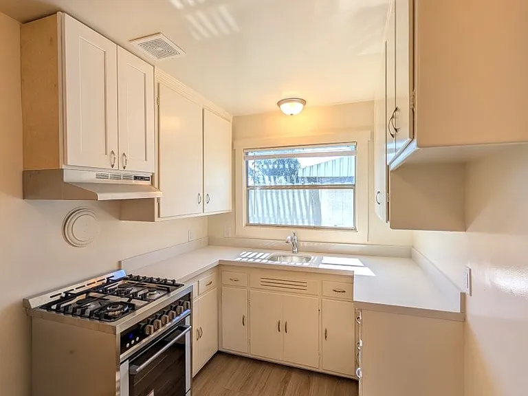 2038-2042 Hearst Avenue — Photo 13