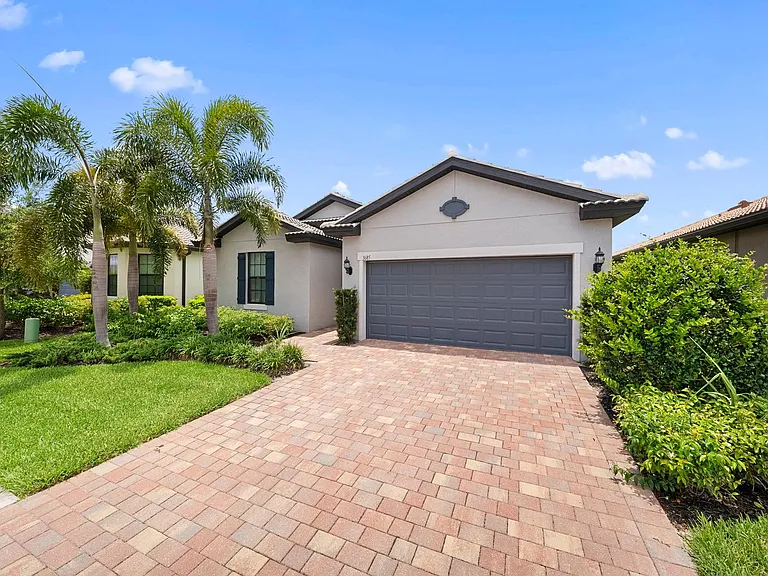 3685 E Hampton Cir — Photo 2