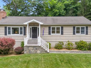 6 Oakwood Ct, Norwalk, CT 06850