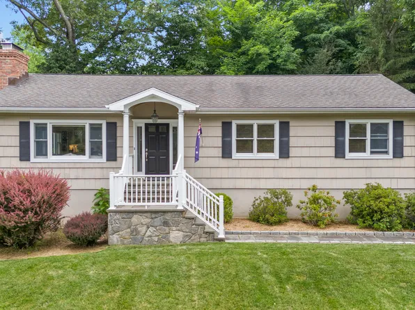 6 Oakwood Court, Norwalk, CT 06850