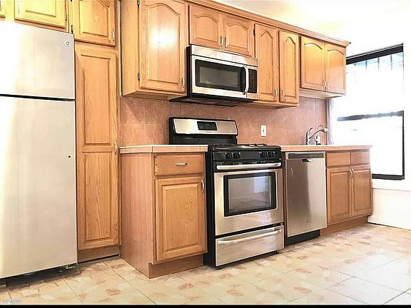 5th image of 150 Putnam Ave #1