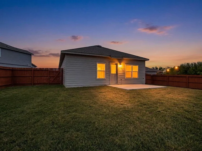 3038 Laguna Clfs — Photo 32
