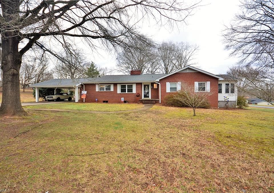 1st image of 912 Oakwood Dr