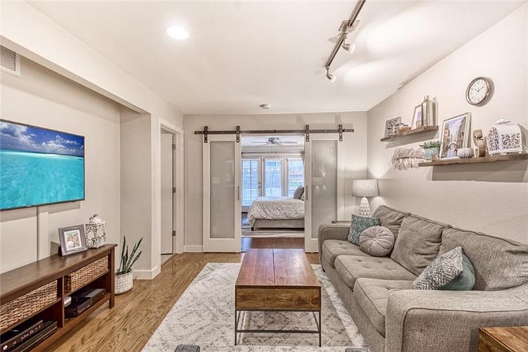 1st image of 1115 W 10th St APT 109