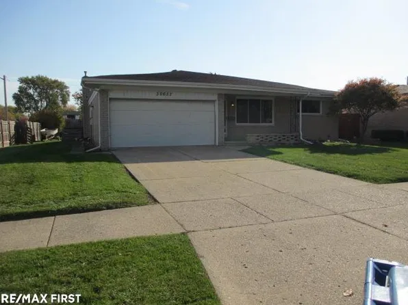 30652 Saint Onge Cir, Warren, MI 48088