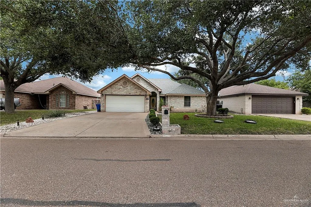 3 bed, 2.0 bath, 1655 sqft, $1,900 — Photo 2