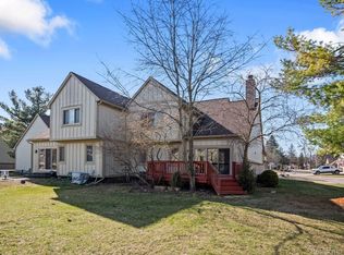 730 Red Maple Ln, Wixom, MI 48393