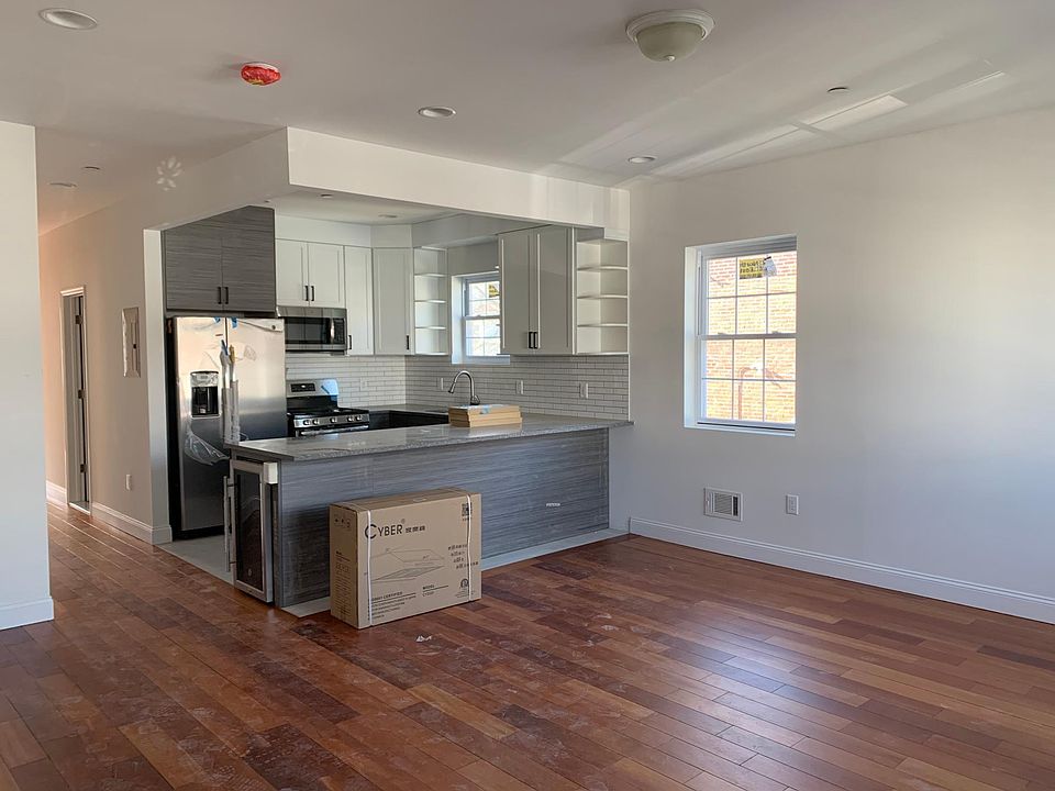 1st image of 313 Swinton Ave #1