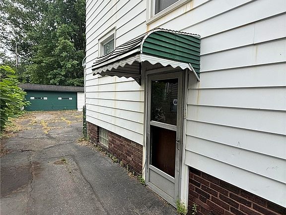 2nd image of 14318 Alder Ave
