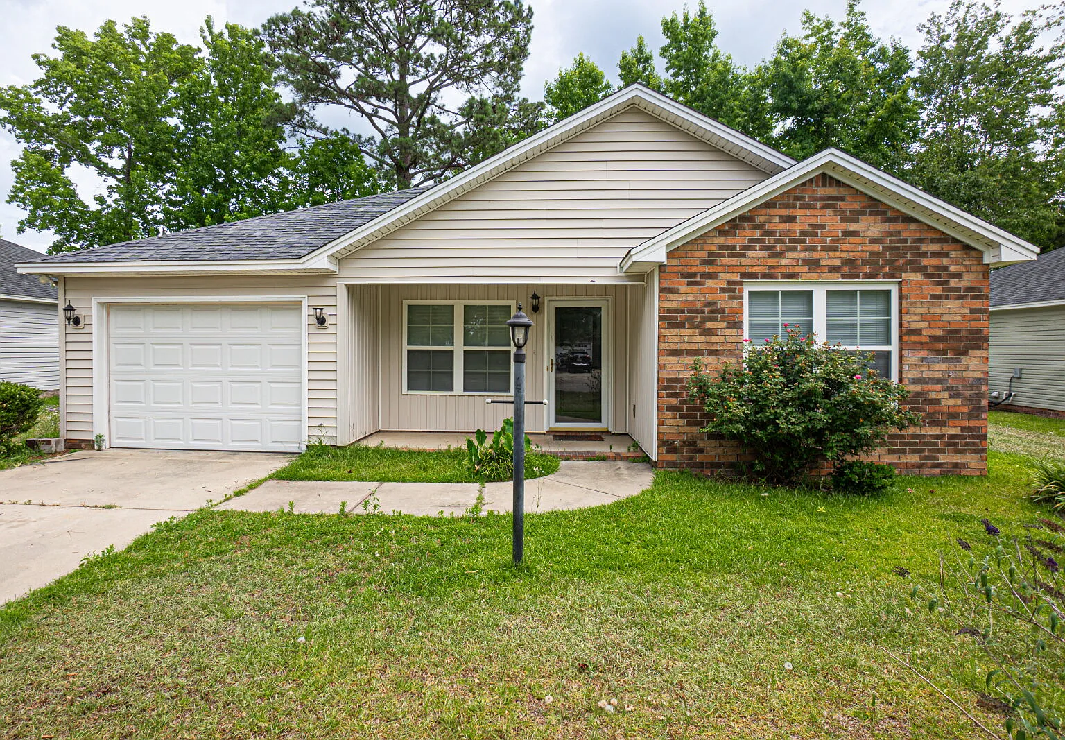 3 bed, 2.0 bath, 1354 sqft, $1,575 — Photo 3