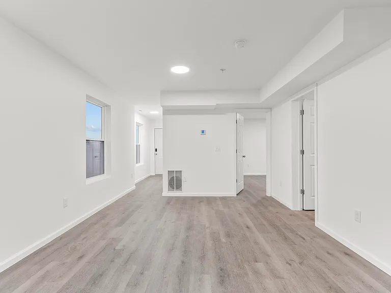 12 E Ferry St #3B — Photo 3