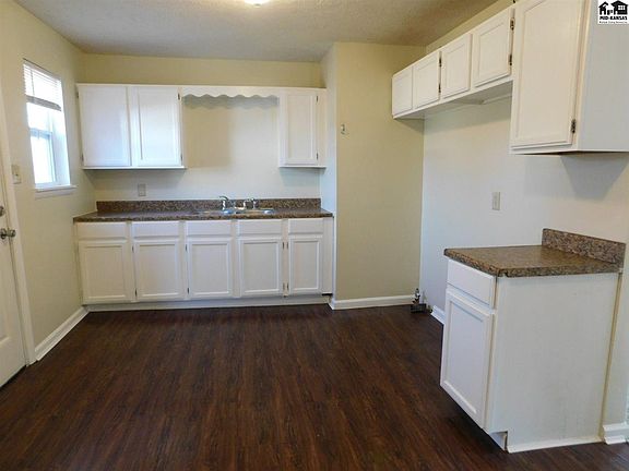 4th image of 1130 W 20th Ave