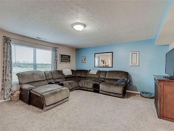 5th image of 16915 Stroud Ln
