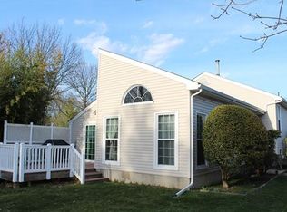 2 Sandpiper Ln, Dayton, NJ