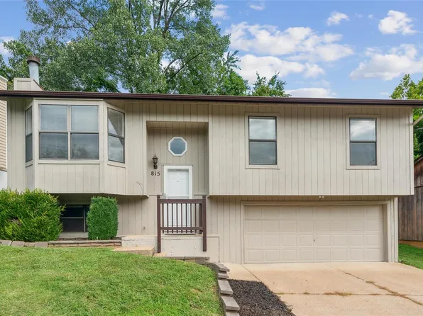 815 Country Brook Ln, Imperial, MO 63052