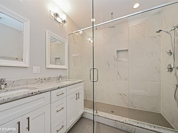 4th image of 1750 W Summerdale Ave #2