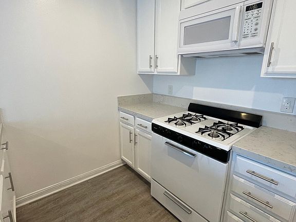 5th image of 1347 23rd St APT 302