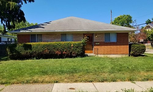 1st image of 3327 E 4th St