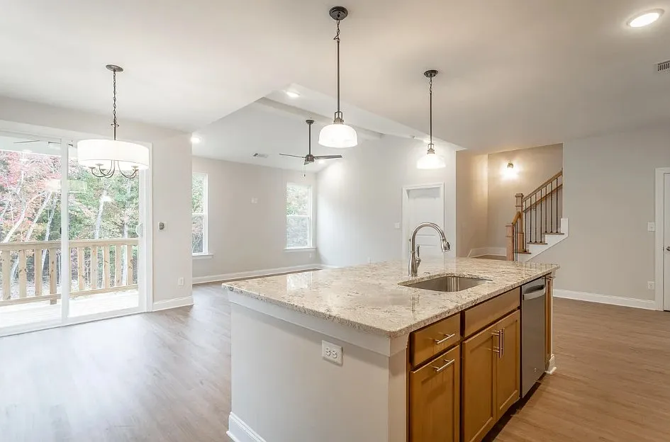 4 bed, 2200 sqft, $2,750 — Photo 3