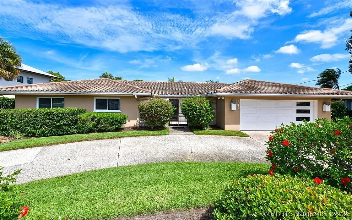 4 bed, 3.5 bath, 2292 sqft, $14,750 — Photo 2