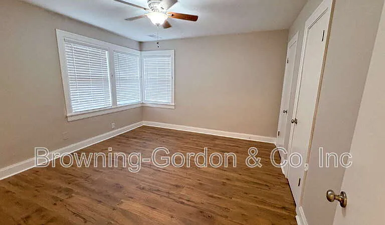328 E Thompson Ln — Photo 14