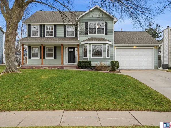 7545 Karl Dr, Lincoln, NE 68516