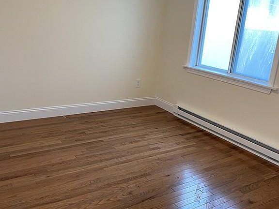 5th image of 28 Ellerton St #1