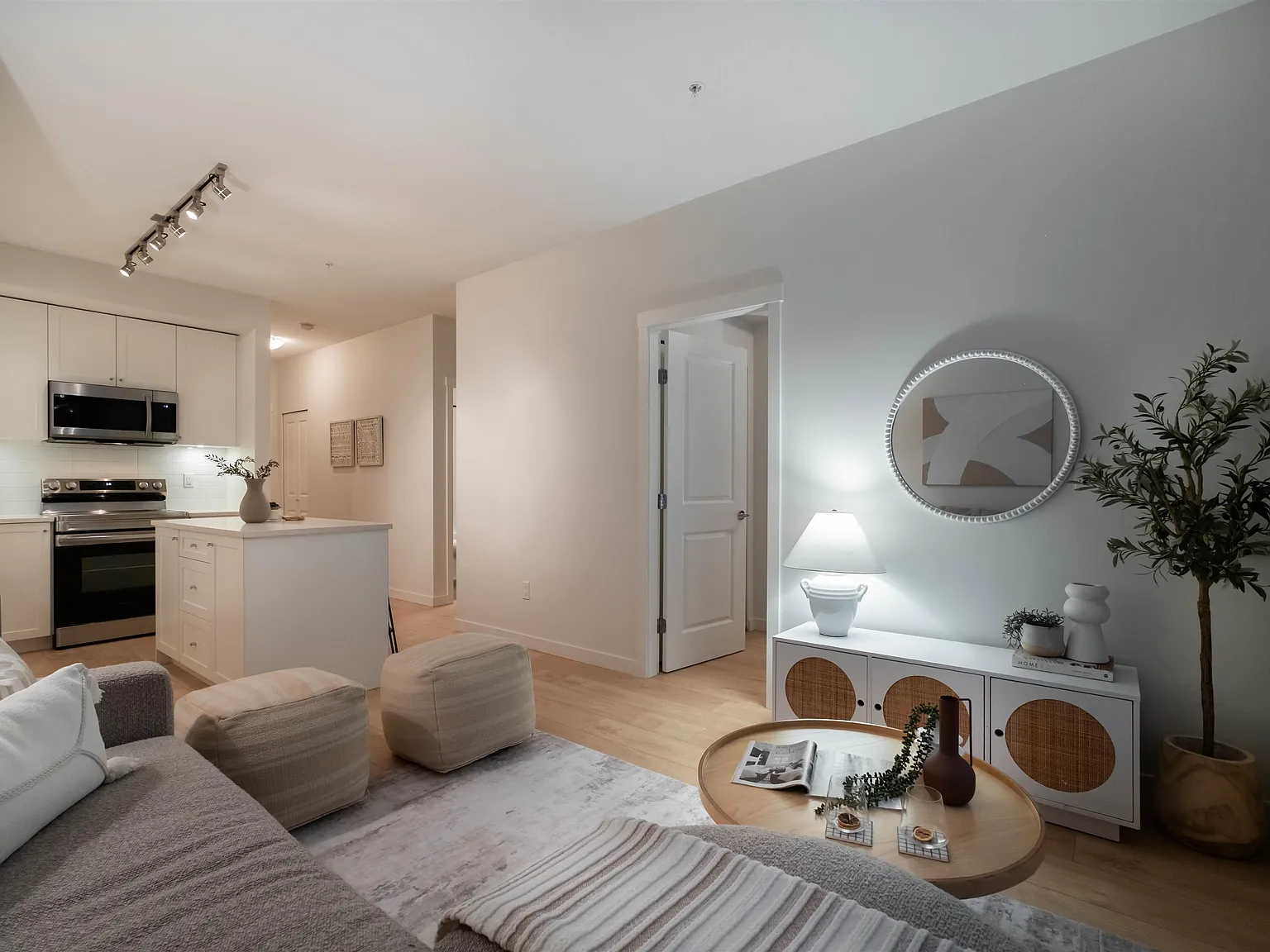 2 bed, 753 sqft, $2,450 — Photo 4