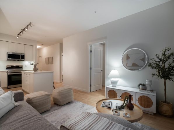 2 bedroom rental in Surrey — photo 4