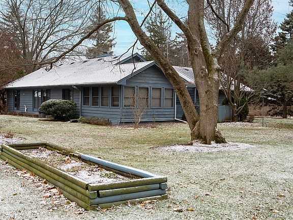 5th image of 1600 Deerpath Cir