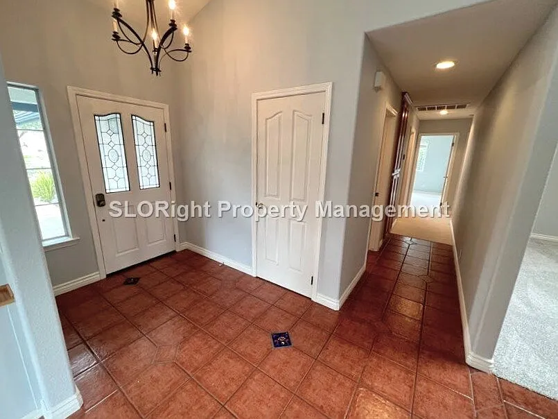 3 bed, 2.5 bath, 2068 sqft, $3,300 — Photo 4