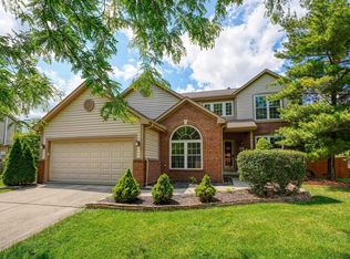 899 Cove Point Dr, Columbus, OH 43228