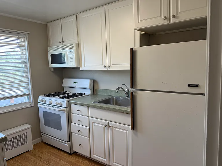 119B Hastings Ave #119B — Photo 8