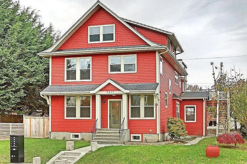 2217 42nd Ave SW — Photo 1