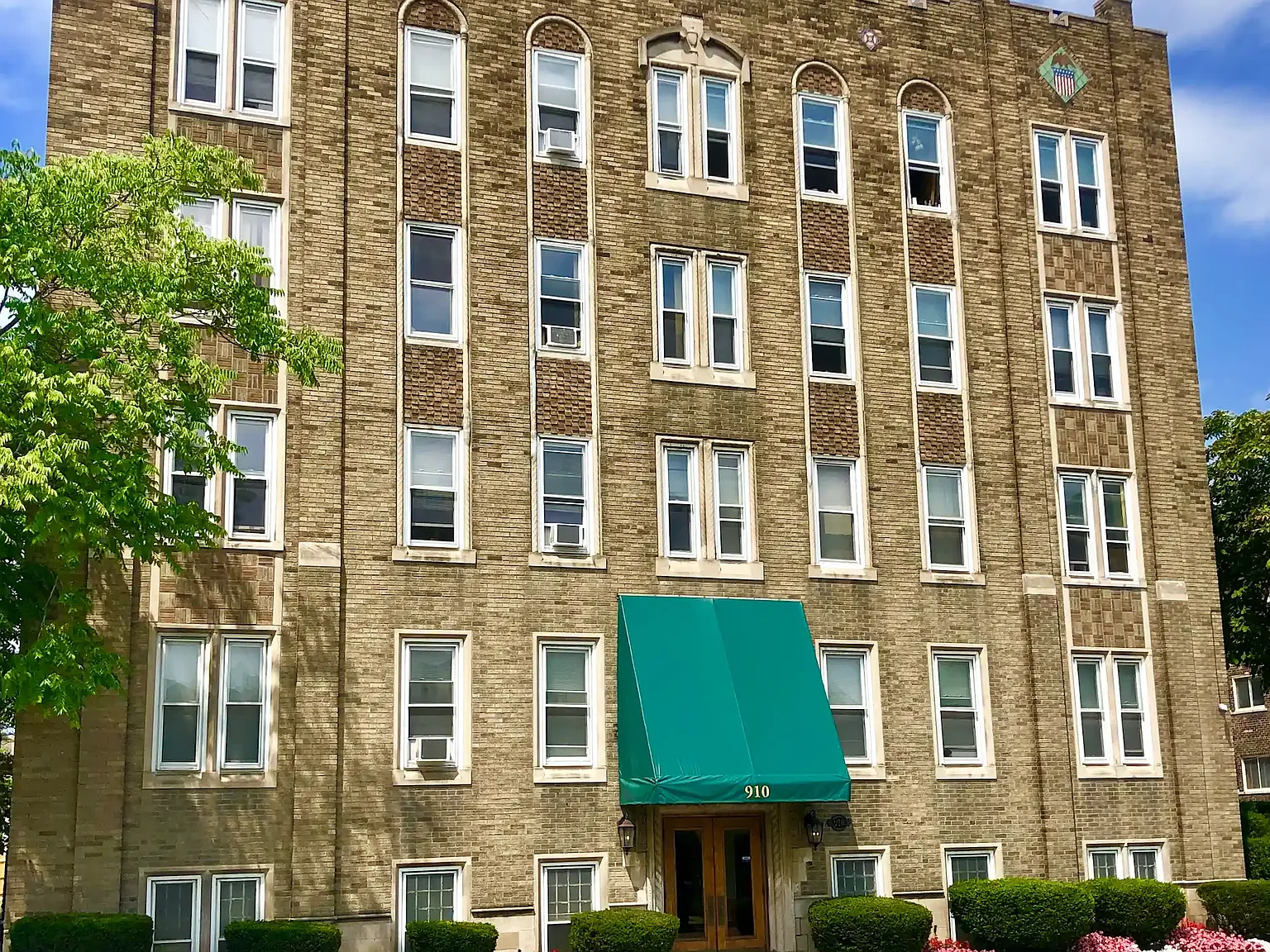 Silson Apartments — Photo 1