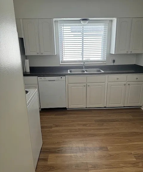 1377 Chapin Ave — Photo 5