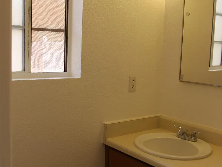 2090 S 44th Dr — Photo 19