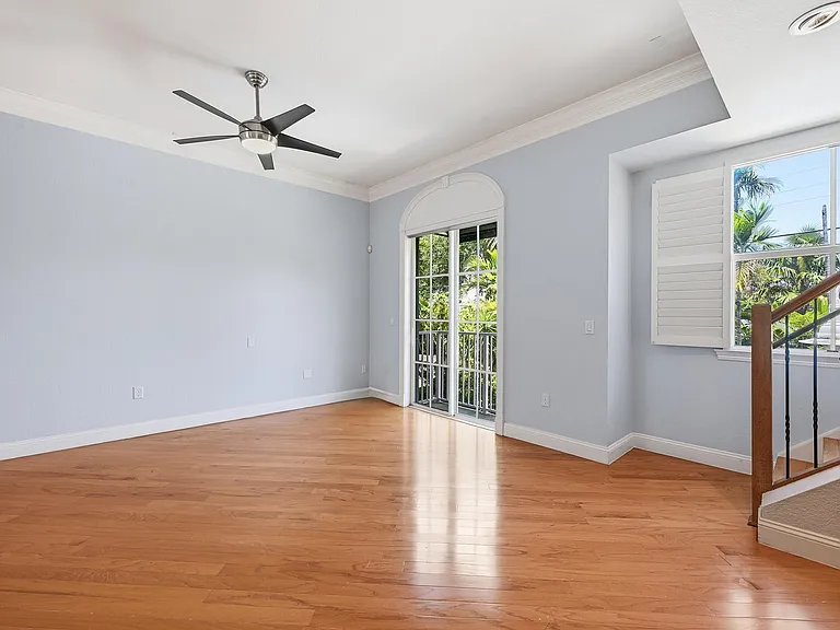 542 NE 7th Ave #2 — Photo 15