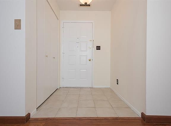 3rd image of 35 Bronxville Glen Dr