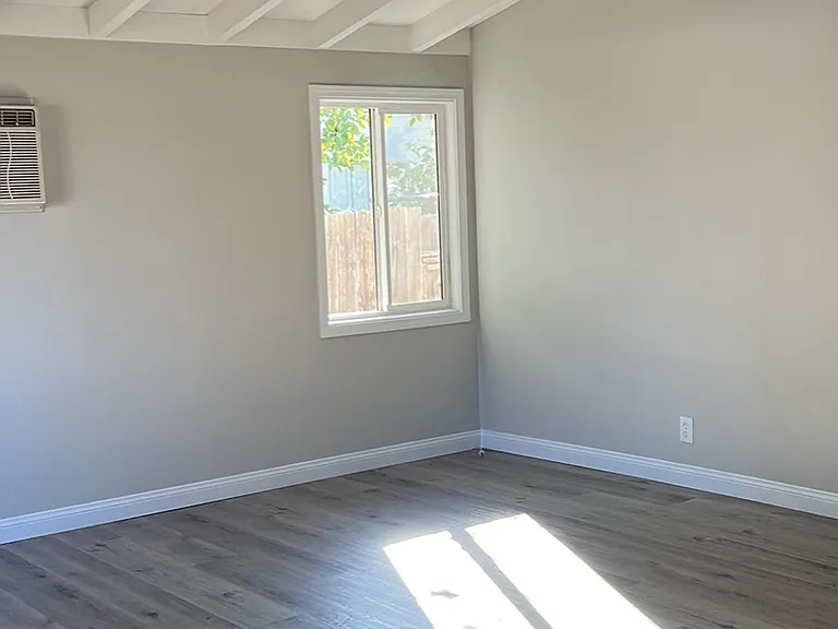 922 W Grand Blvd — Photo 4