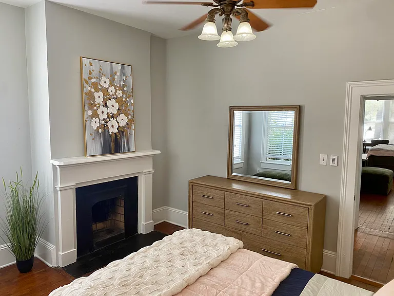 223 W Waldburg St #A — Photo 19