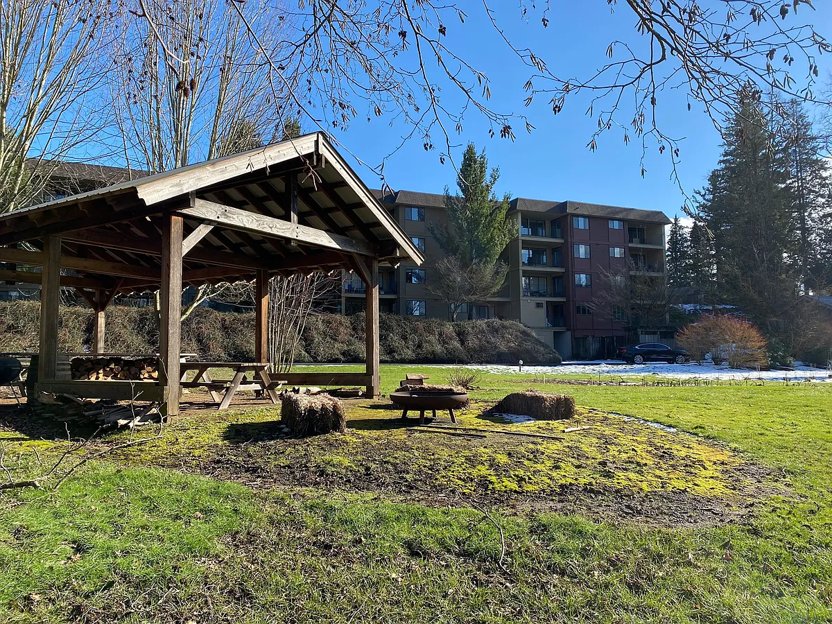 Gazebo - La Villa Apartments