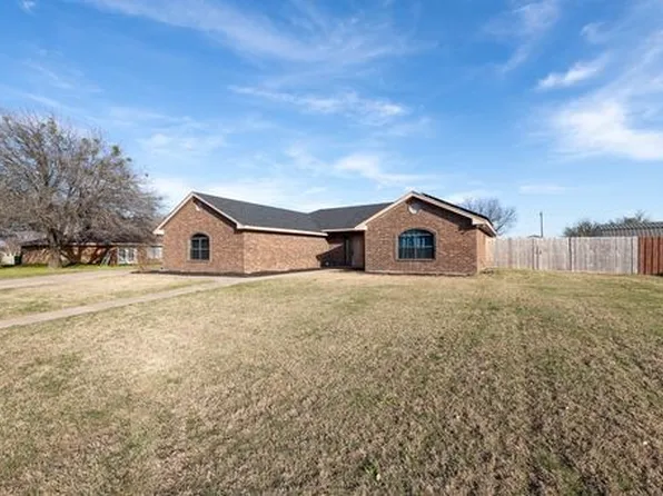 1309 Irving St, Bowie, TX 76230